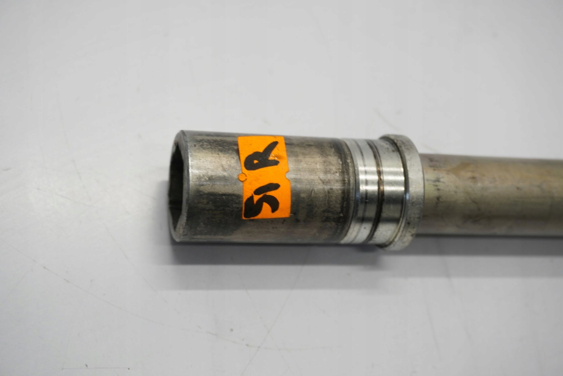 YAMAHA FZ1 1000 N FAZER RN16 06-15 Vorderachse Achse vorne Radachse front axle 6