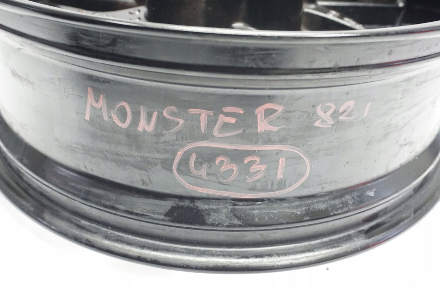 DUCATI MONSTER 821 18-20 Felge hinten Wheel Hinterrad 3