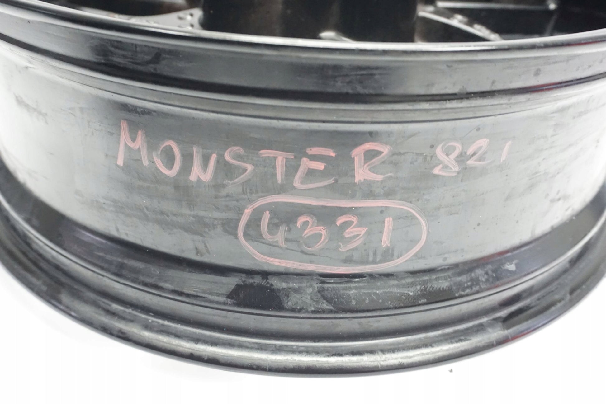 DUCATI MONSTER 821 18-20 Felge hinten Wheel Hinterrad 3