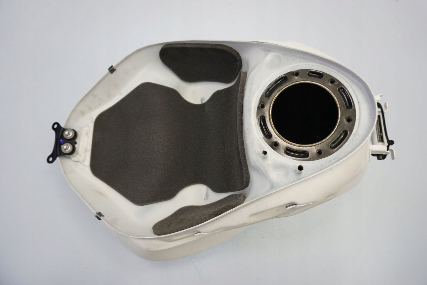 TRIUMPH STREET TRIPLE 660 S 17- Kraftstofftank Benzintank Fuel Tank