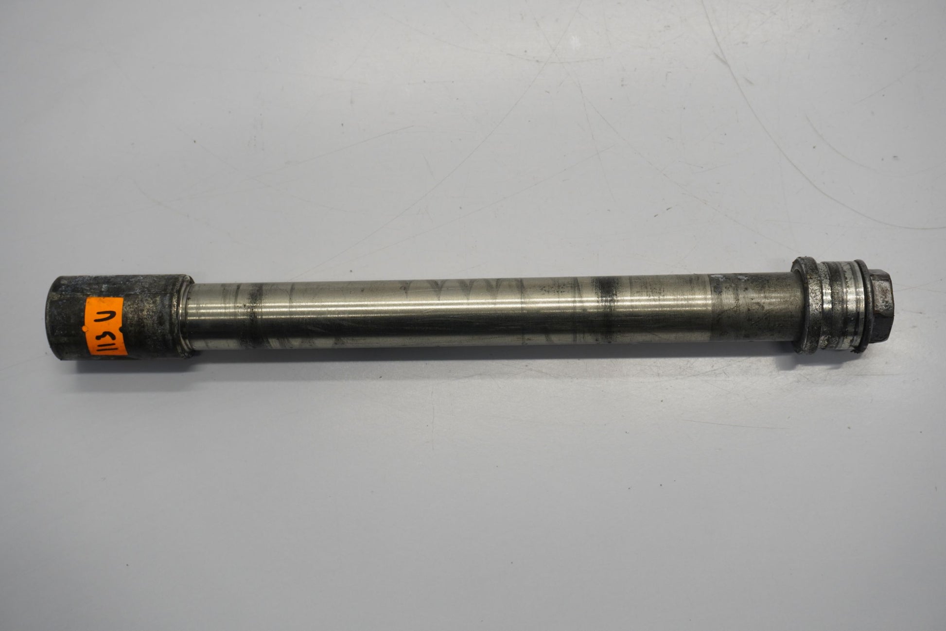 YAMAHA FJR 1300 06-12 Vorderachse Achse vorne Radachse front axle 2