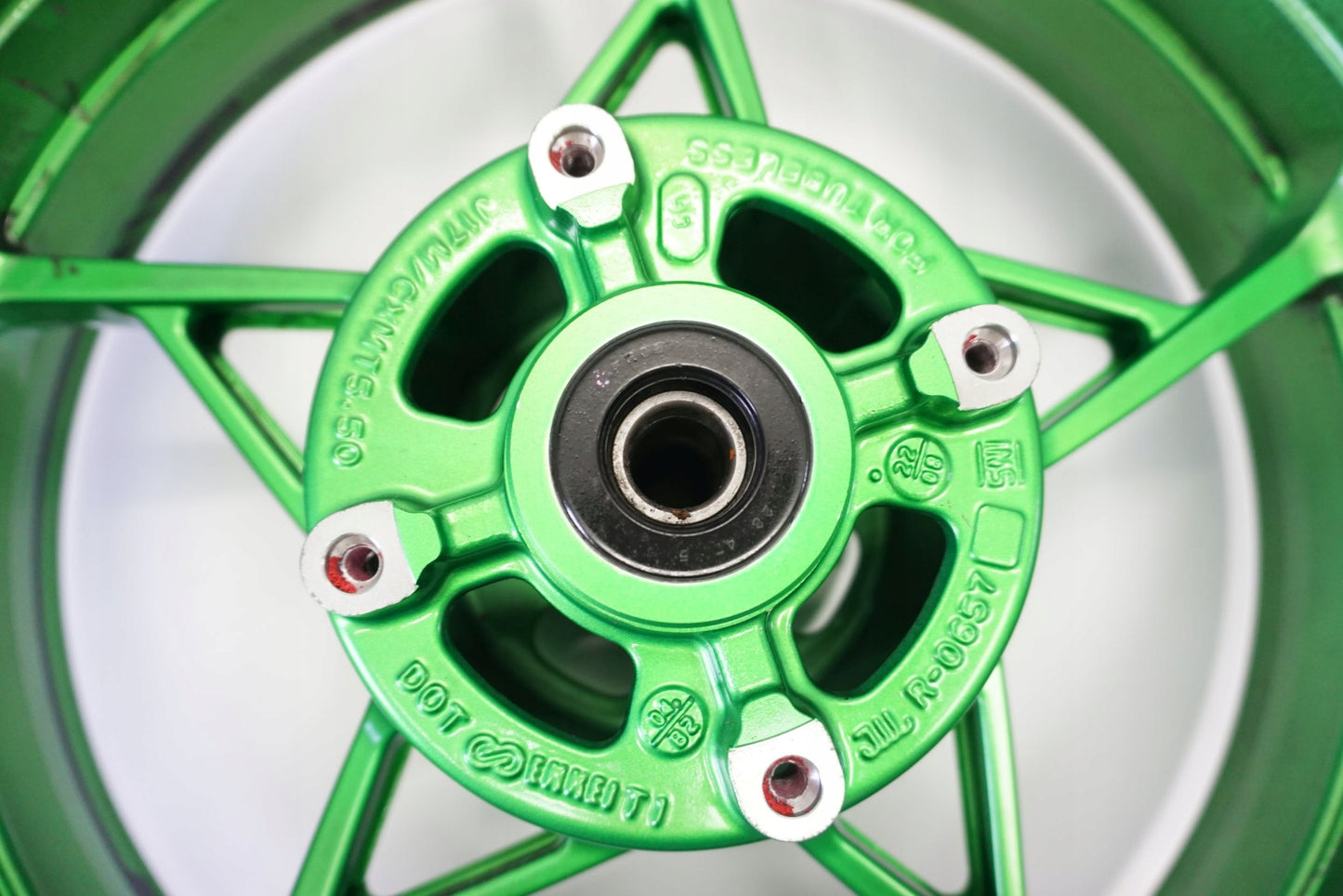 KAWASAKI Z-900 20- Felge hinten Wheel Hinterrad 4