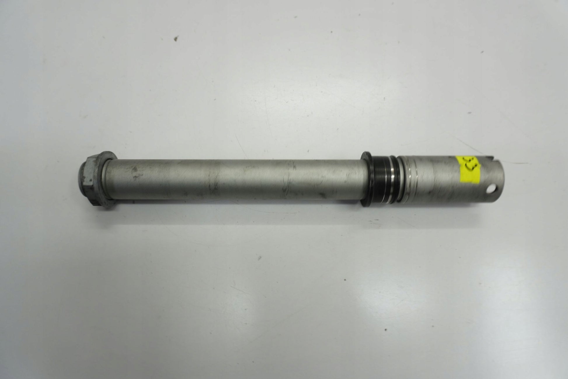 APRILIA SHIVER 900 17- Vorderachse Achse vorne Radachse front axle 2