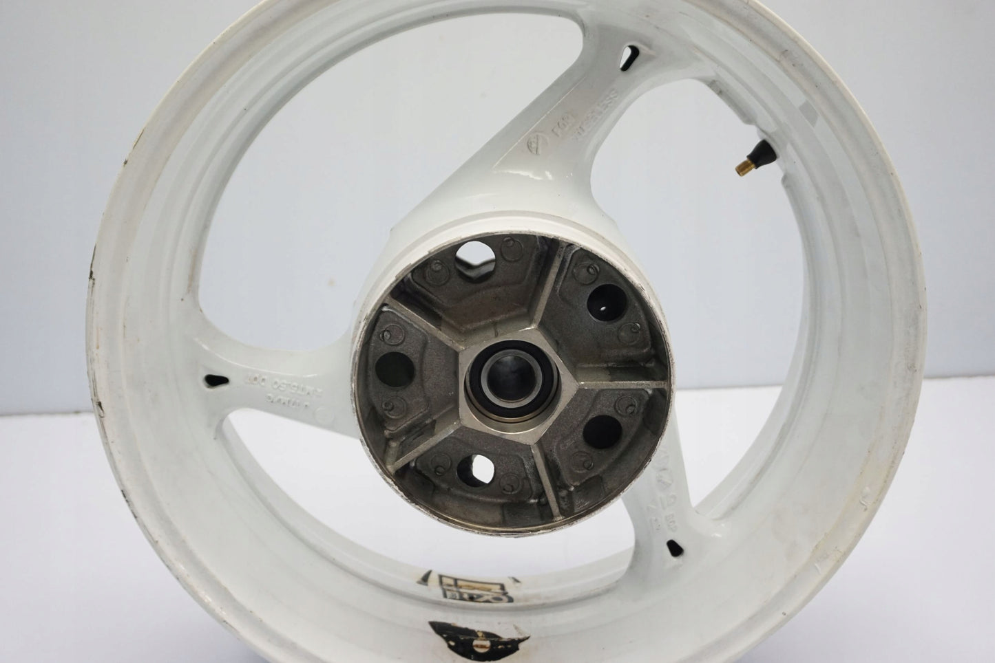 SUZUKI GSR 750 11-16 Felge hinten Wheel Hinterrad 8