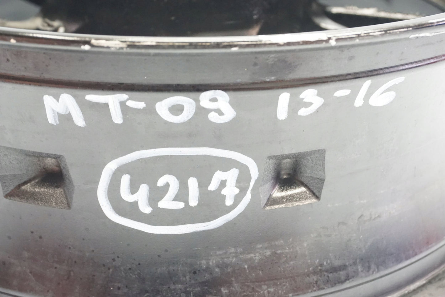 YAMAHA MT-09 13-16 Felge hinten Wheel Hinterrad 2