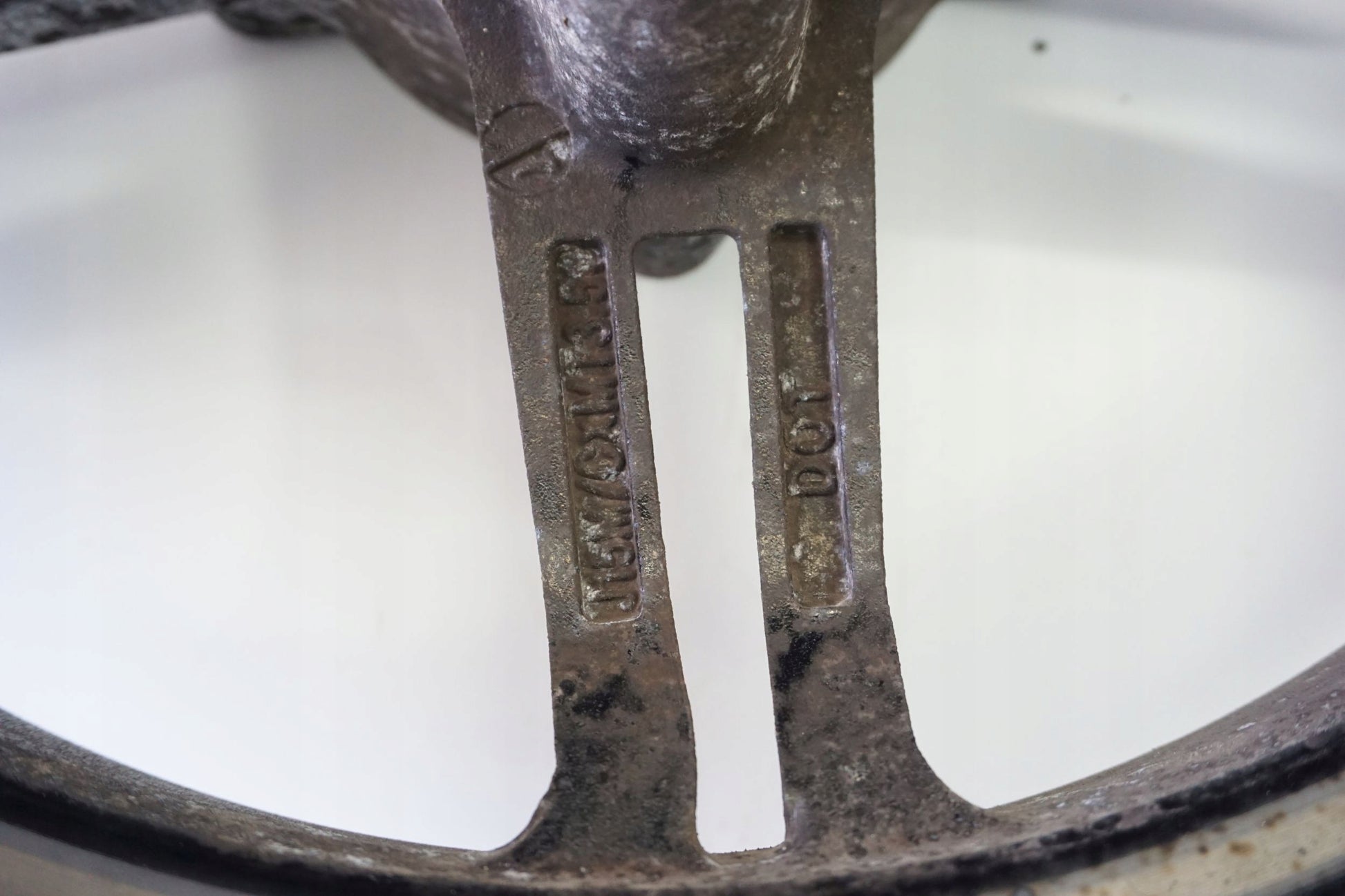 SUZUKI BURGMAN 650 13- Felge vorne Wheel Vorderrad 4