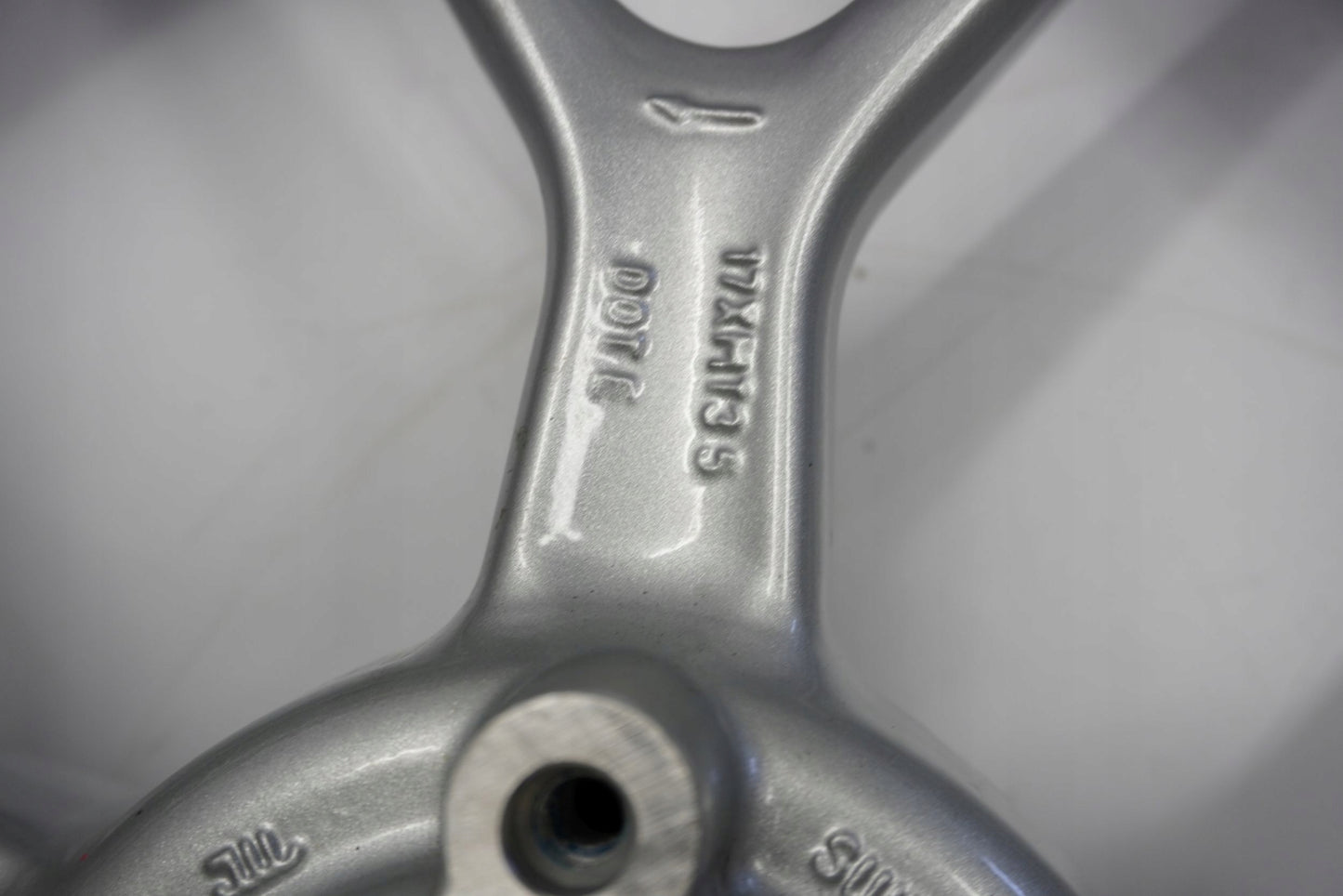 TRIUMPH TIGER 1050 06-12 Felge vorne Wheel Vorderrad 9