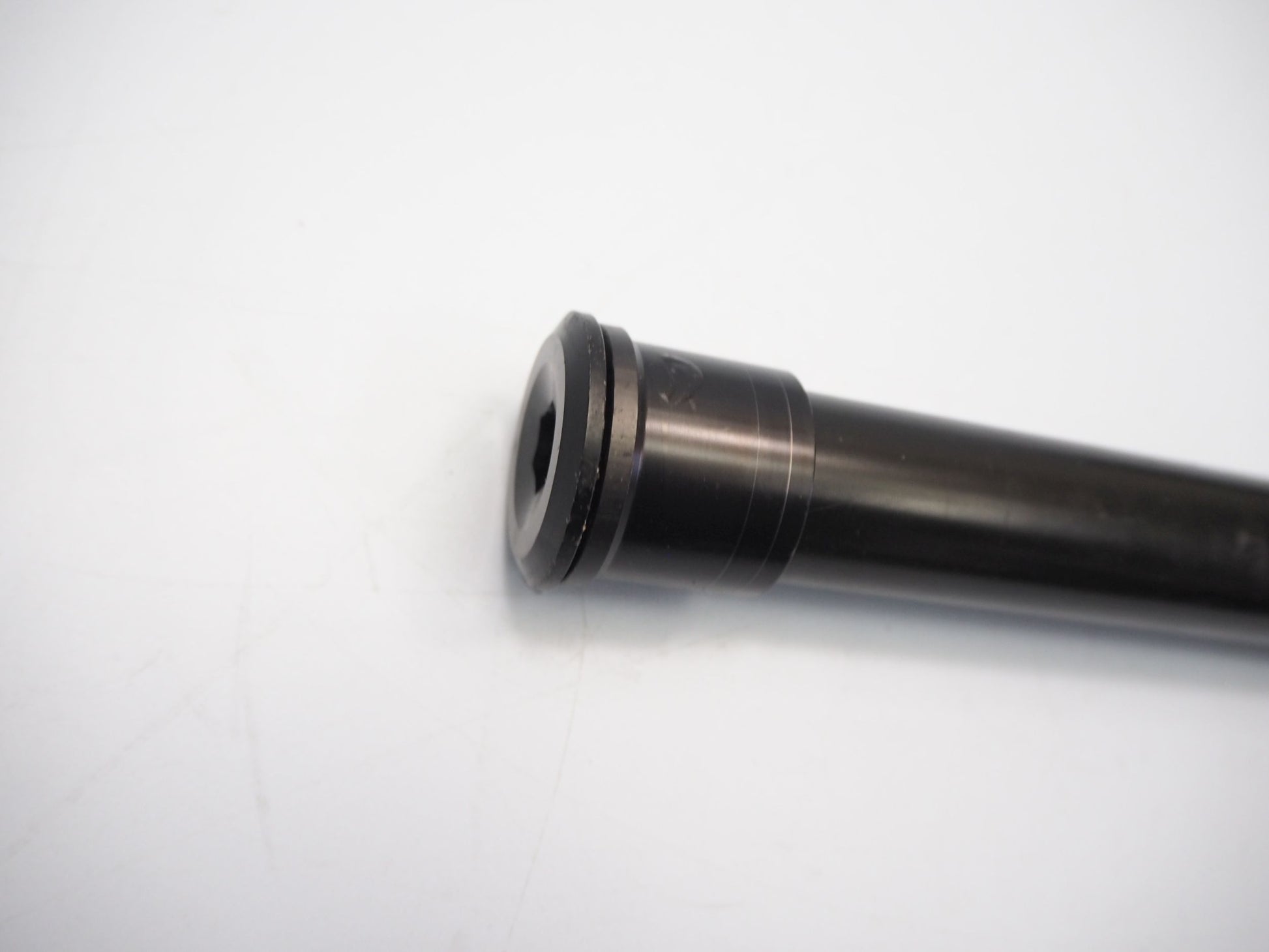 KTM 1290 SUPER DUKE 14-16 Vorderachse Achse vorne Radachse front axle 3