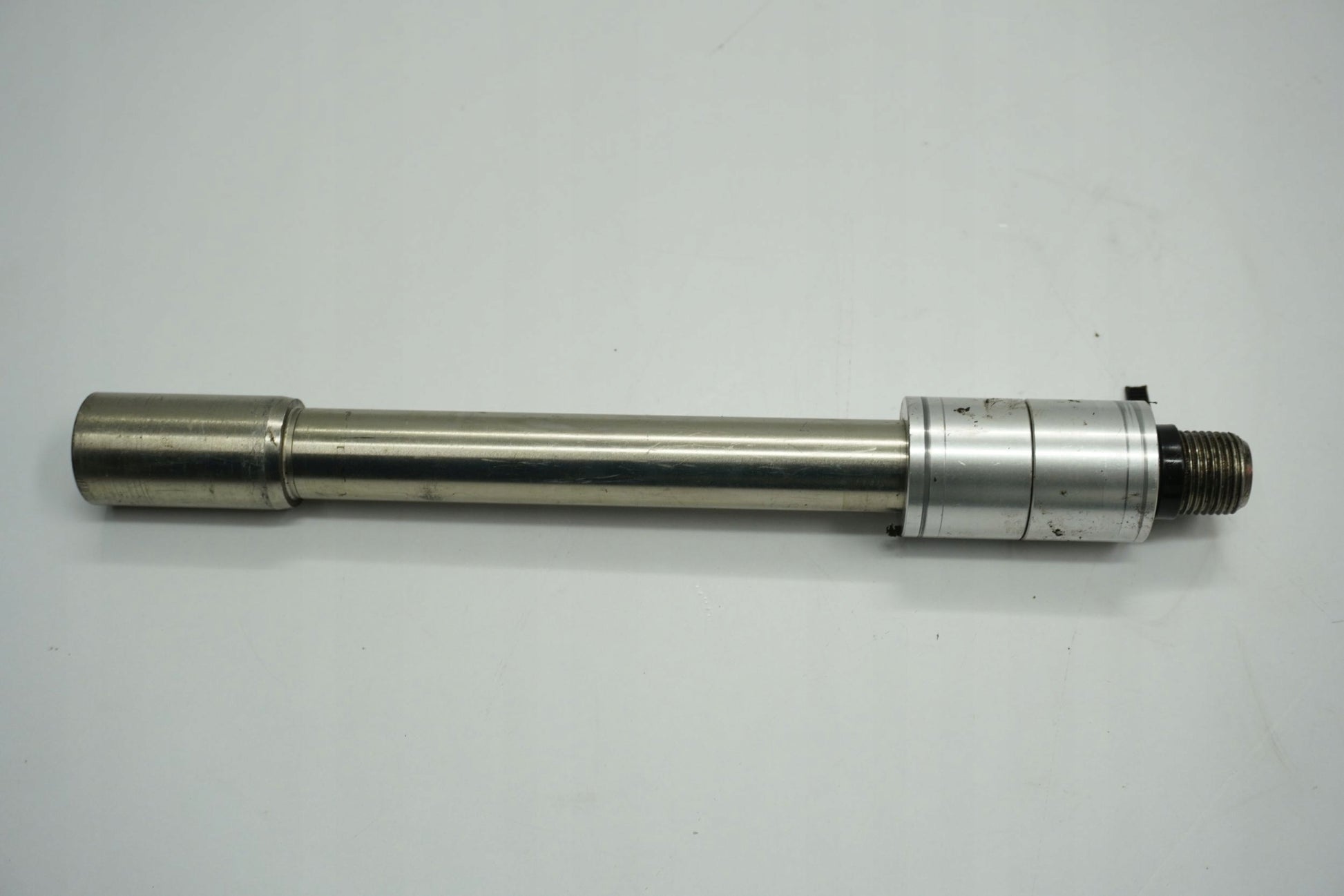 TRIUMPH SPEED TRIPLE 1050 RS 18-20 Vorderachse Achse vorne Radachse front axle 2