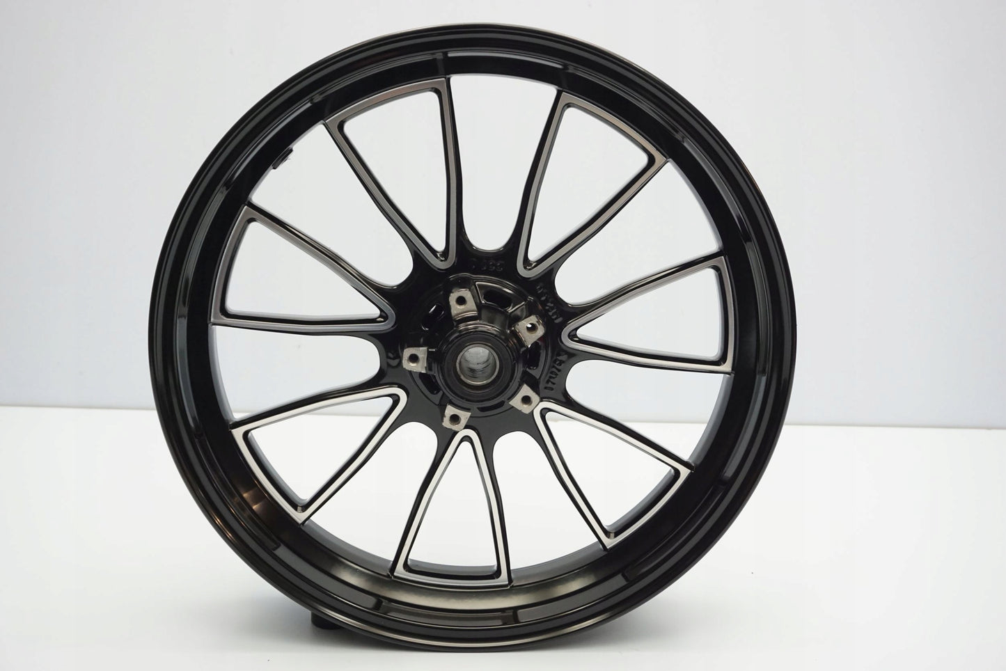 DUCATI DIAVEL 1200 Felge vorne Wheel Vorderrad 9