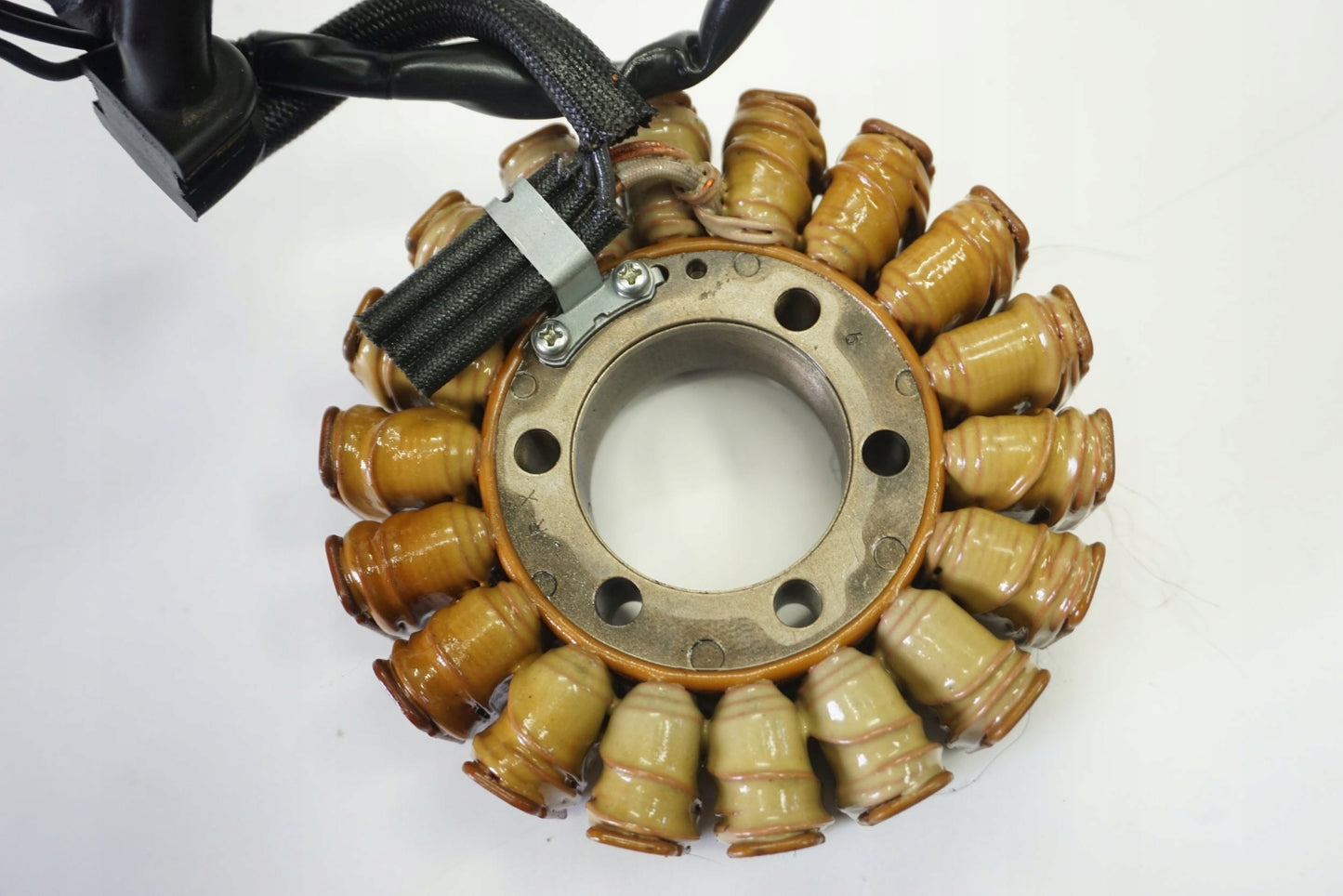 SUZUKI GSR 750 11-16 Lichtmaschine Stator Generator Lima Alternator 3