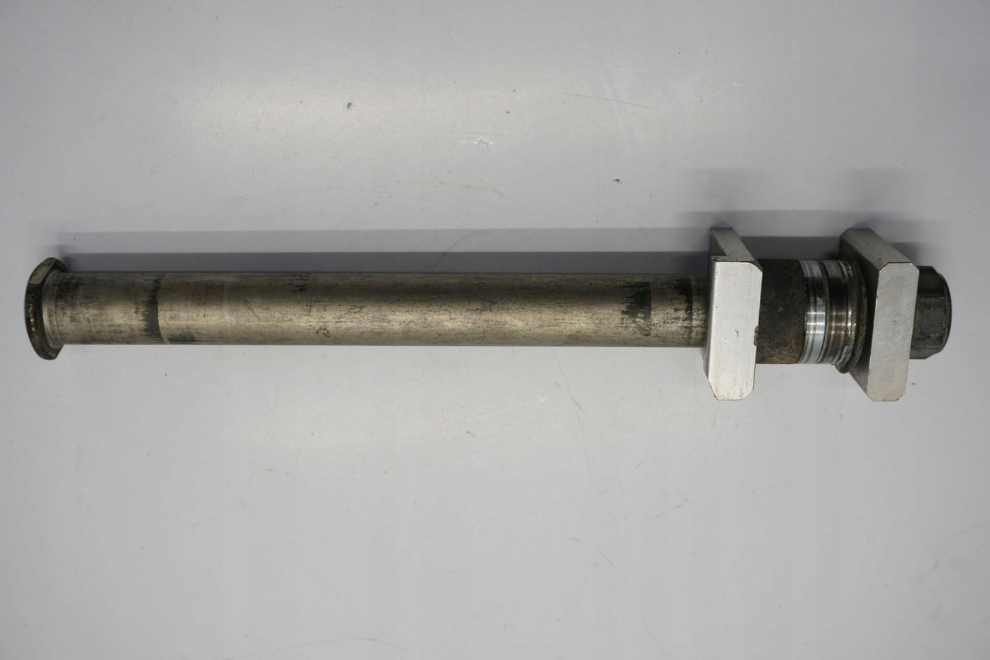 YAMAHA MT-10 16-21 Hinterachse Achse hinten Radachse rear axle 2