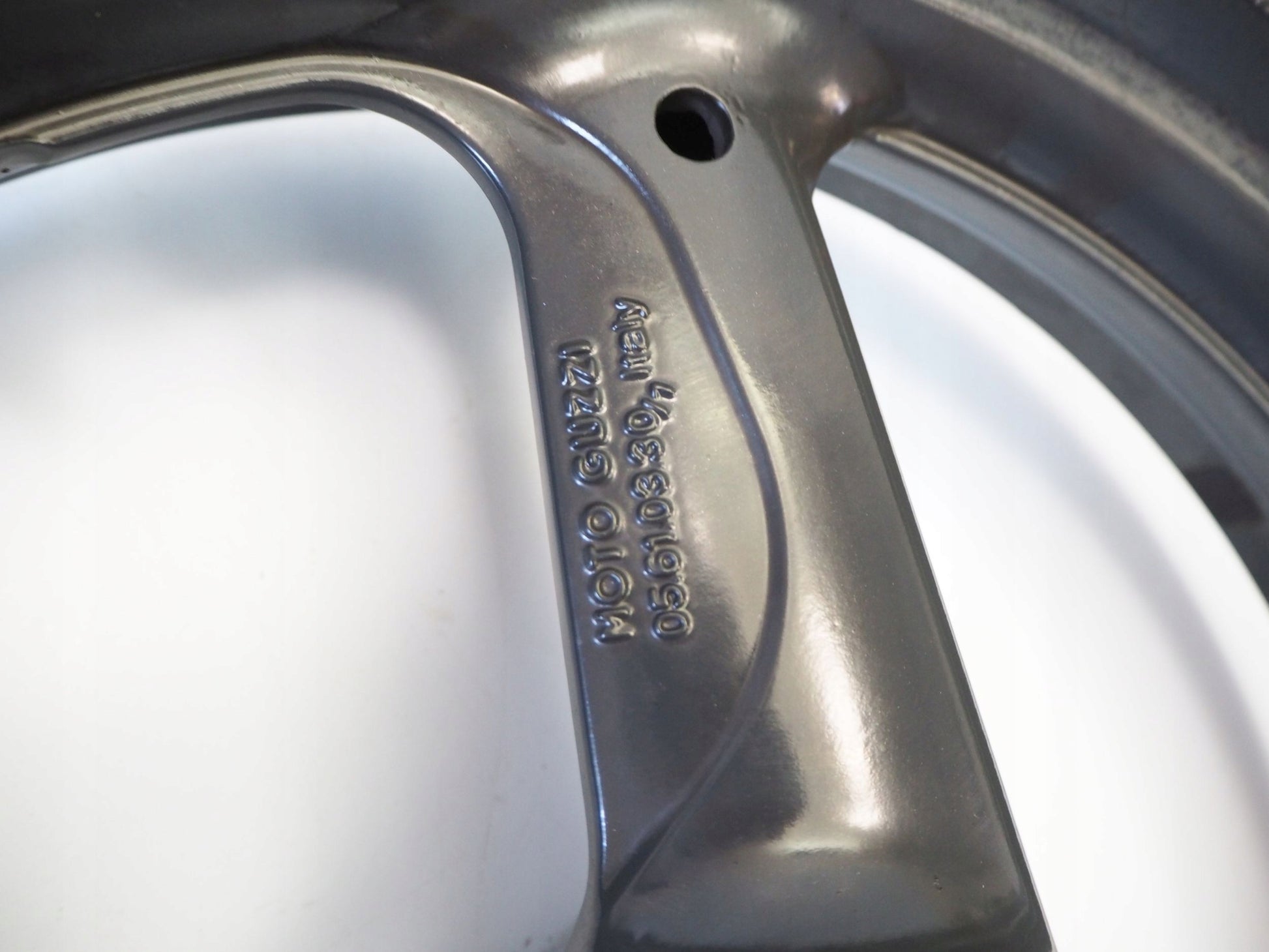 MOTO GUZZI 1200 SPORT V4 06-13 Felge vorne Wheel Vorderrad 5