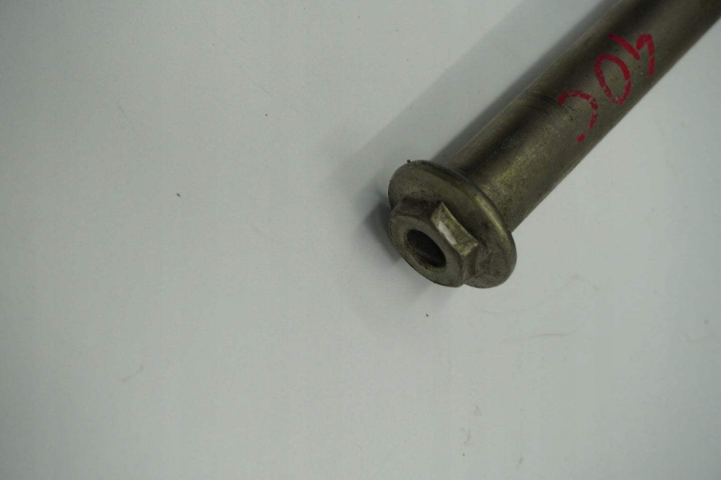 SUZUKI SFV 650 GLADIUS 09-16 Hinterachse Achse hinten Radachse rear axle 5