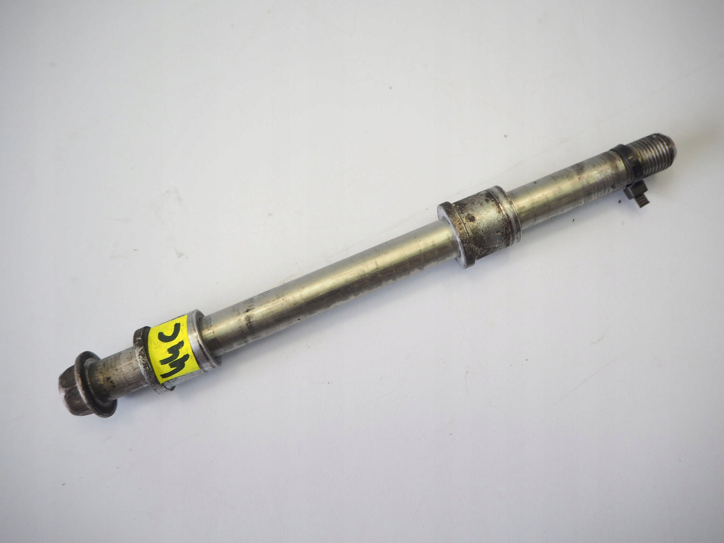 YAMAHA XJ6 N 09-16 Vorderachse Achse vorne Radachse front axle