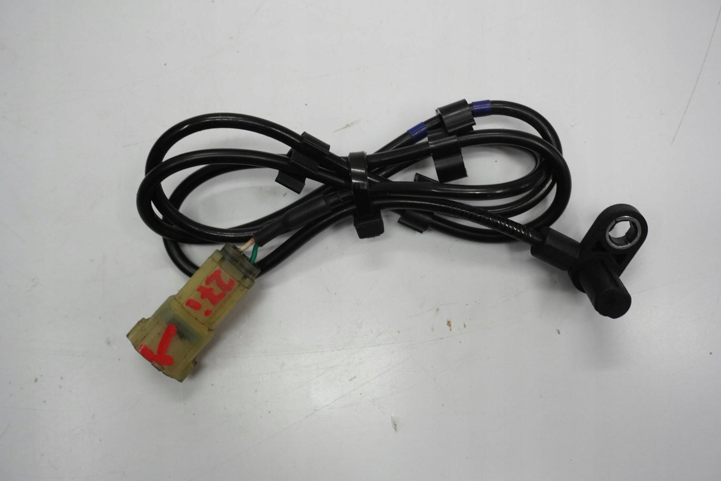 TRIUMPH STREET TRIPLE 765 RS 17-19 ABS Sensor hinten 5