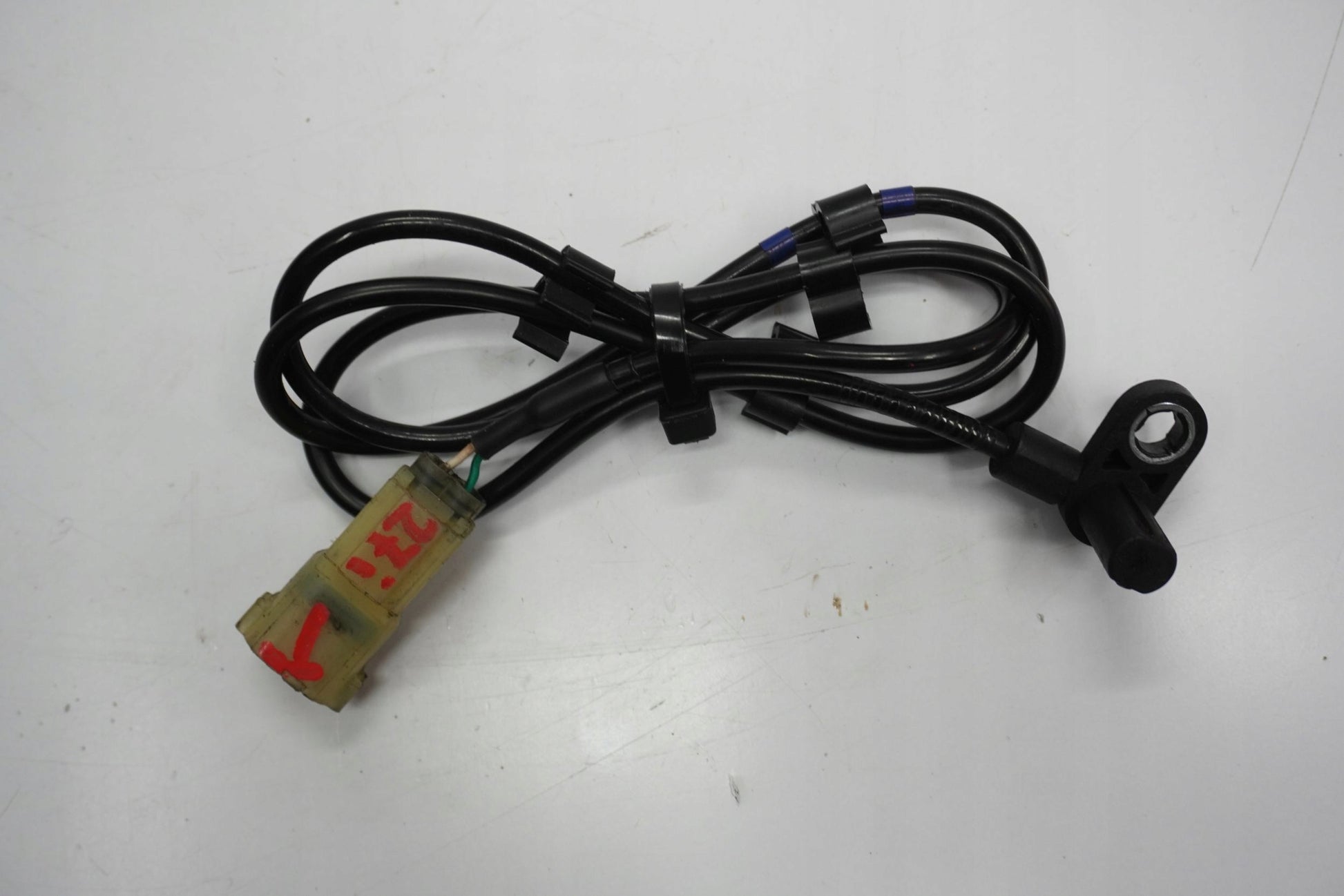 TRIUMPH STREET TRIPLE 765 RS 17-19 ABS Sensor hinten 5