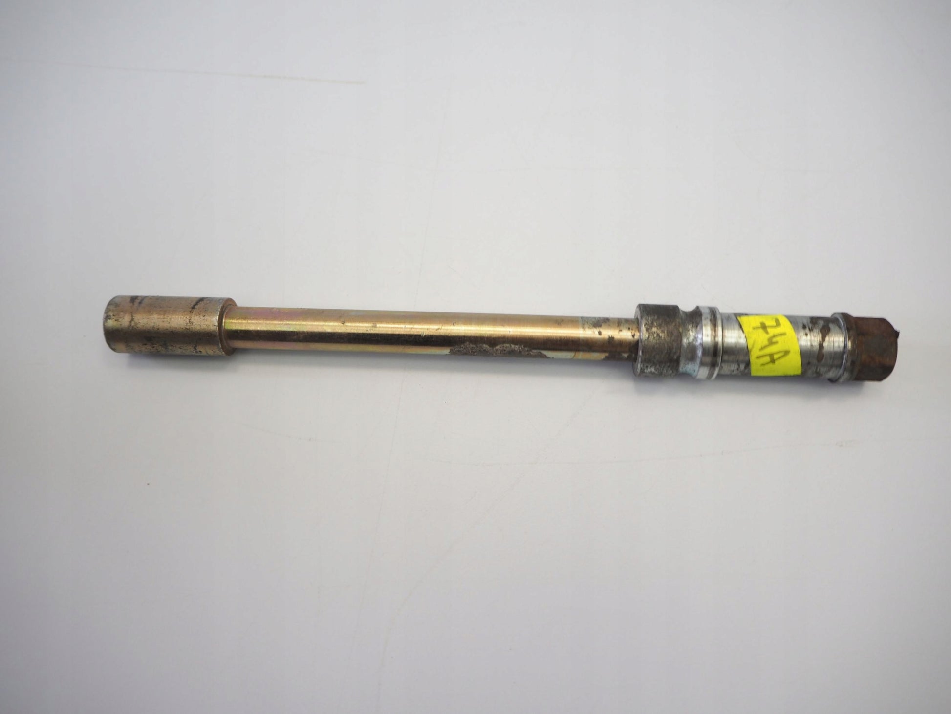 HYOSUNG GV 650 AQUILA 2019 Vorderachse Achse vorne Radachse front axle 3