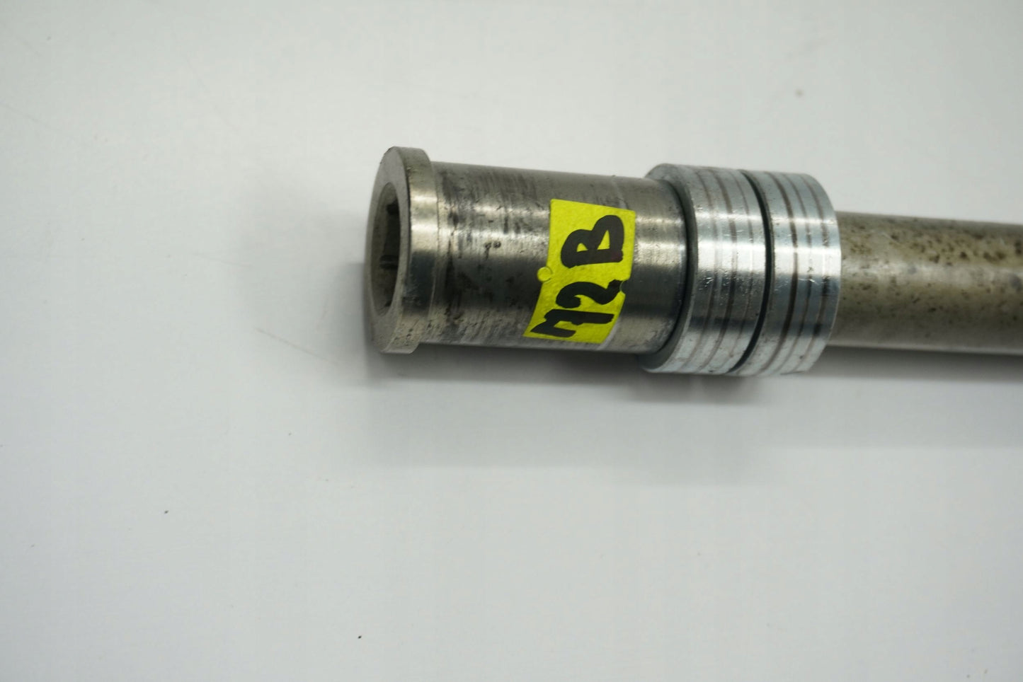 KAWASAKI Z 900 RS 18- Vorderachse Achse vorne Radachse front axle 7