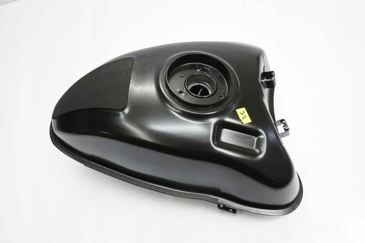 TRIUMPH TRIDENT 660 21- Kraftstofftank Benzintank Fuel Tank 3