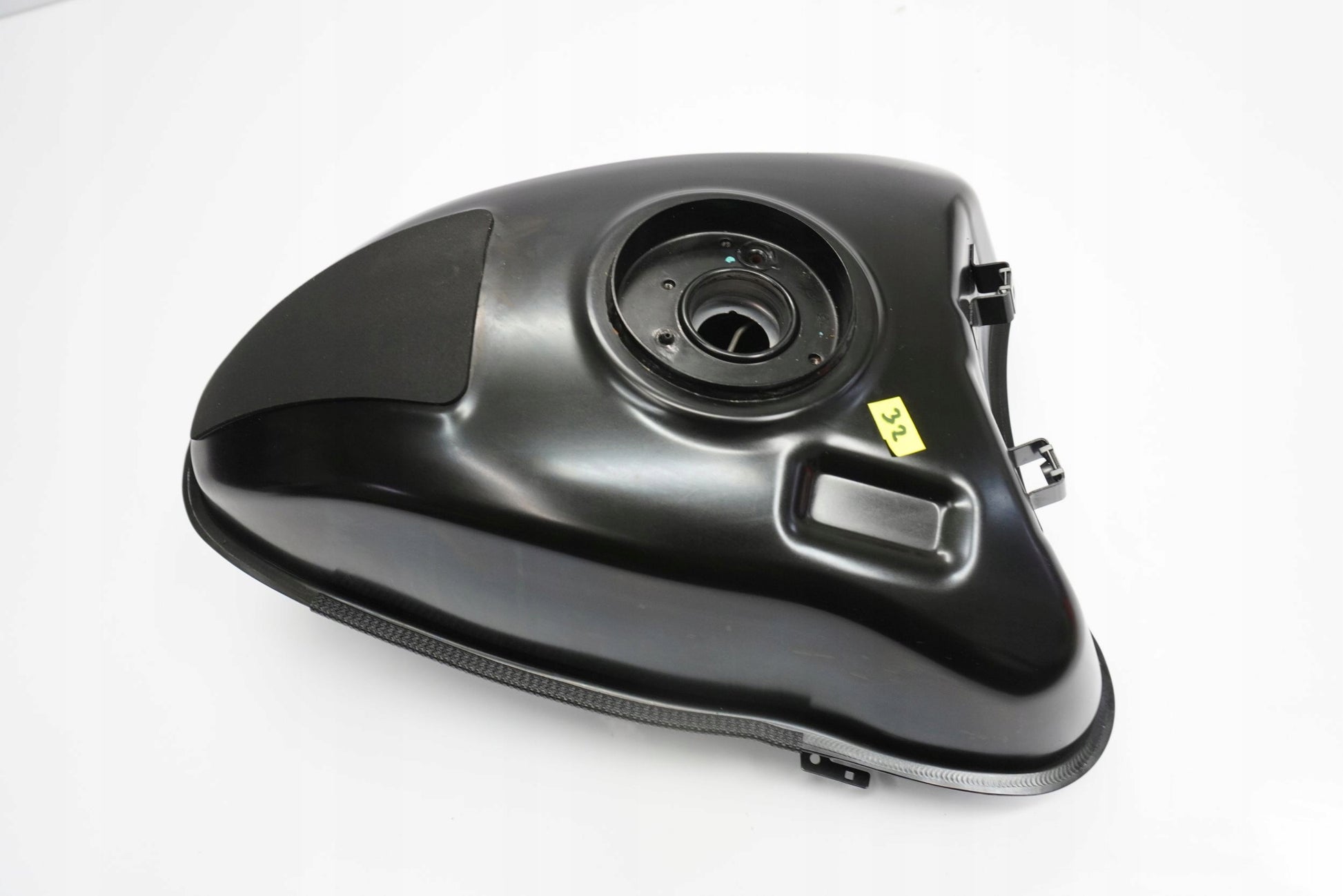 TRIUMPH TRIDENT 660 21- Kraftstofftank Benzintank Fuel Tank 3