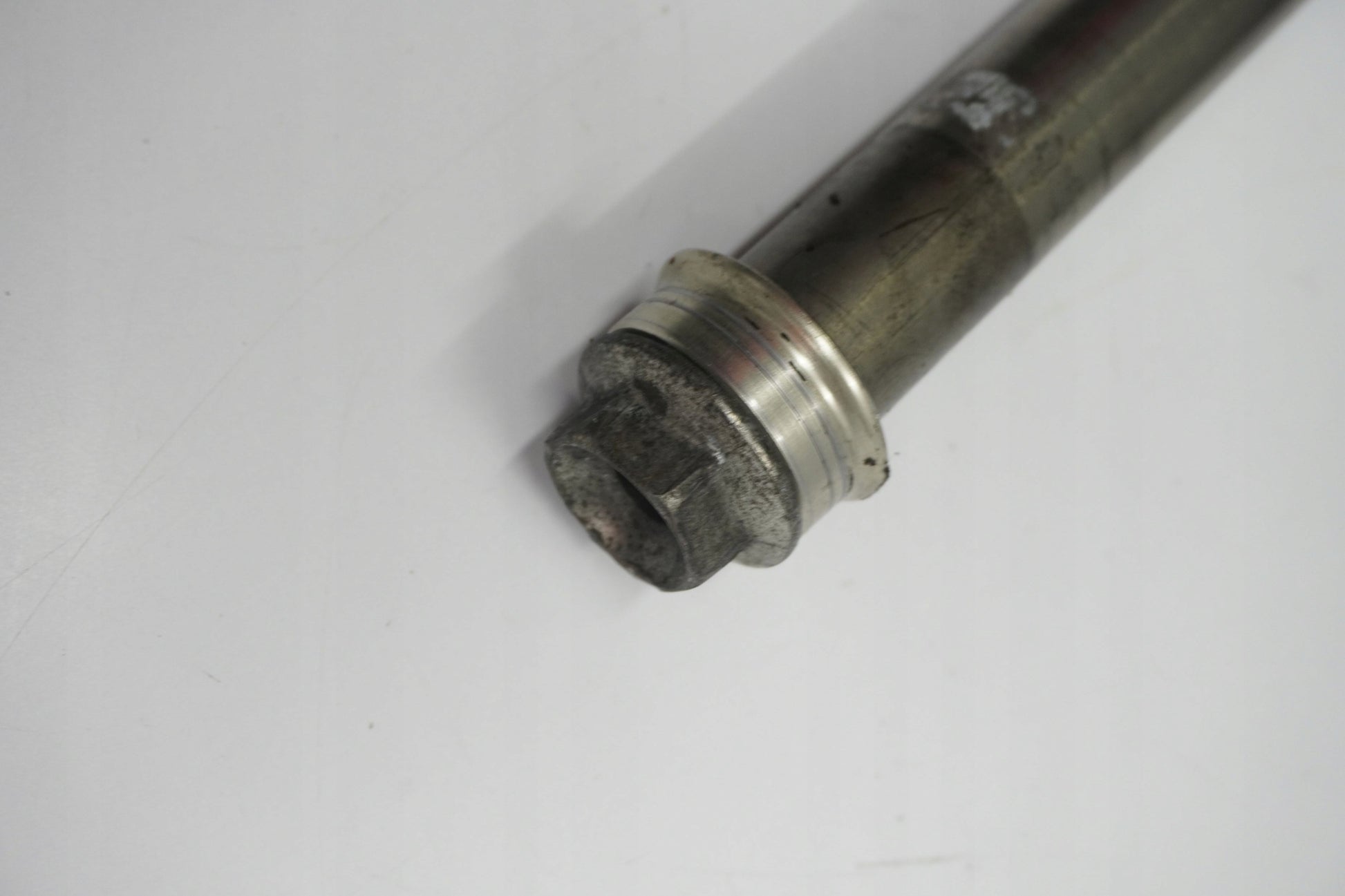 SUZUKI GSX-R 1000 K7-K8 Vorderachse Achse vorne Radachse front axle 3