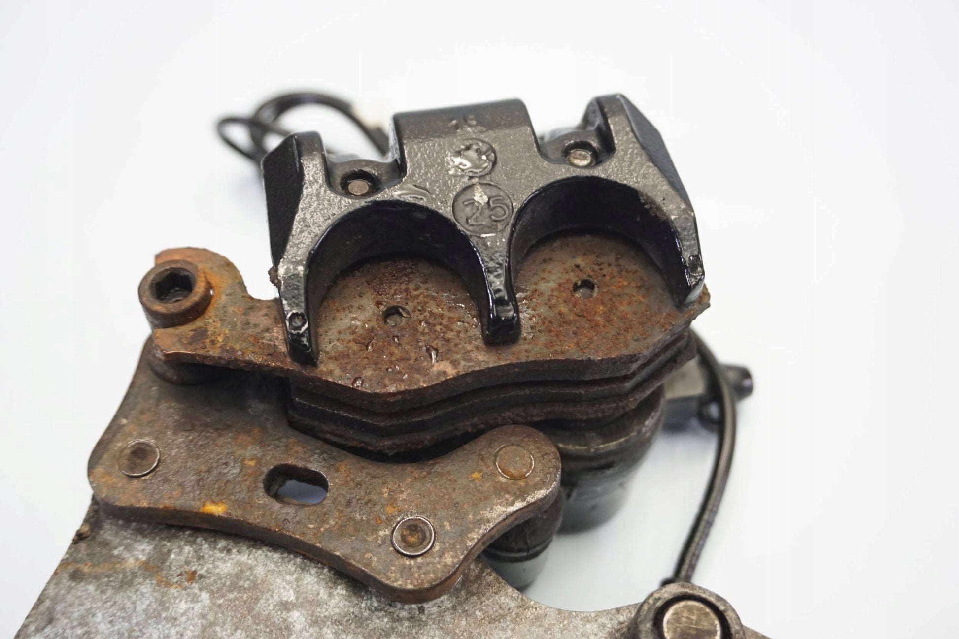 KAWASAKI Z-300 15-18 Bremse Bremssattel Bremszange hinten 2