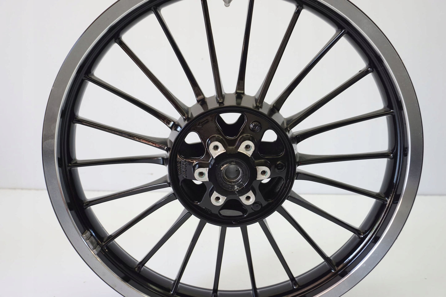 MOTO GUZZI V9 ROAMER Felge vorne Wheel Vorderrad 5