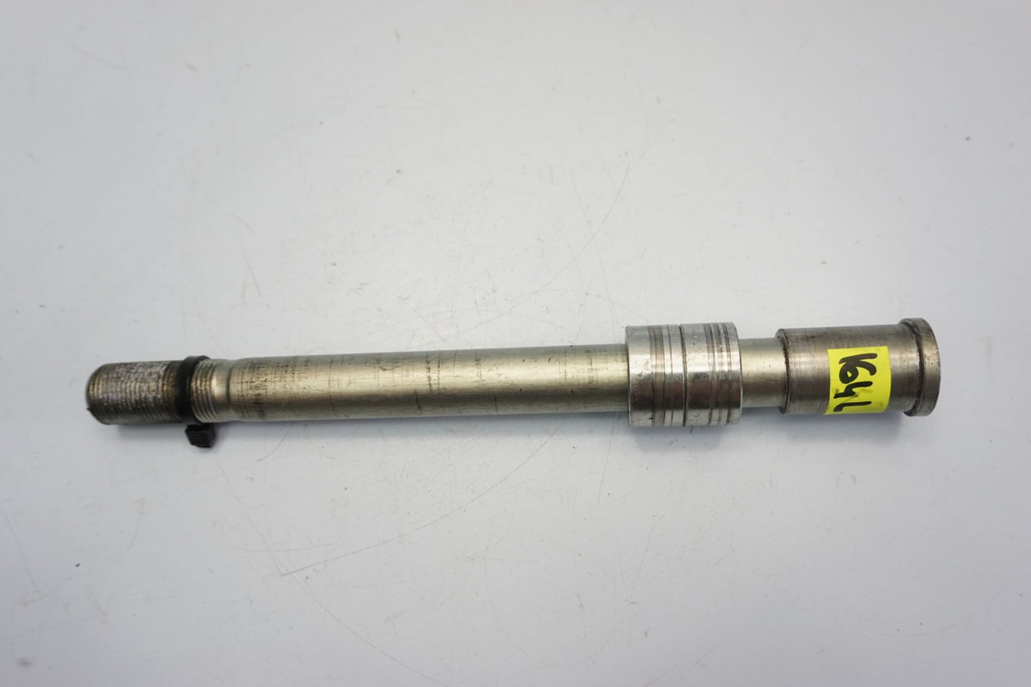 KAWASAKI Z-800 13-17 Vorderachse Achse vorne Radachse front axle 6