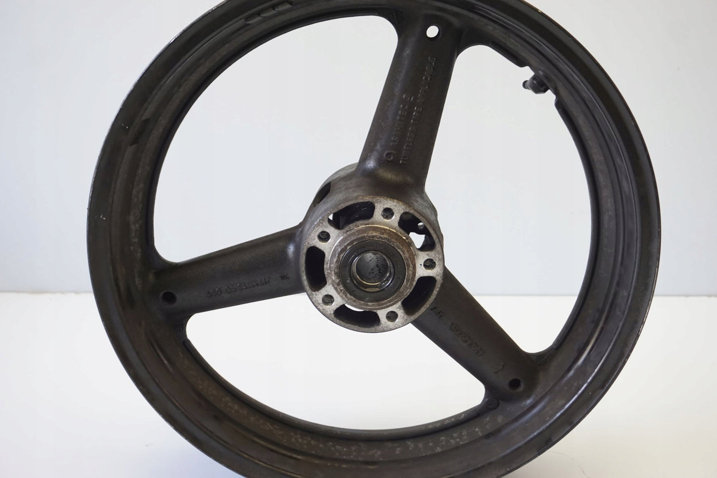 SUZUKI GSX-R 1300 HAYABUSA 99-07 Felge vorne Wheel Vorderrad