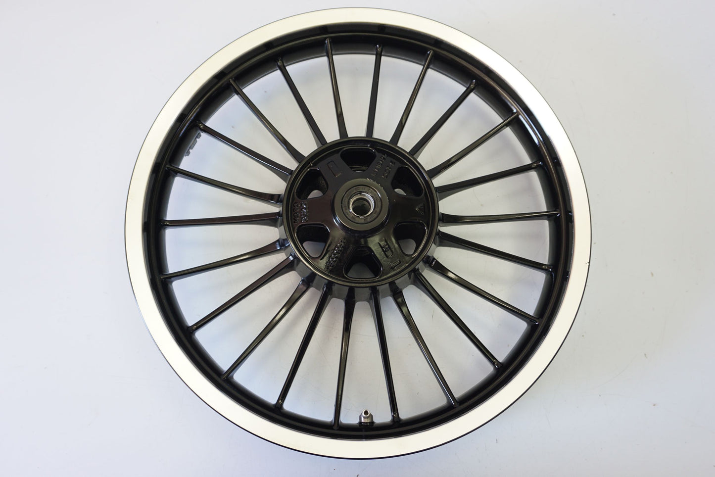 MOTO GUZZI V9 ROAMER Felge vorne Wheel Vorderrad 7