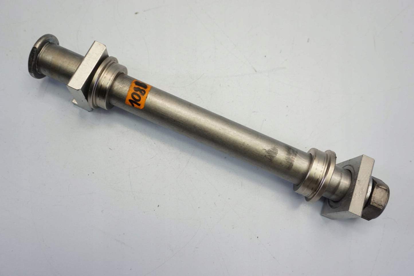 YAMAHA MT-01 1700 05-12 Hinterachse Achse hinten Radachse rear axle