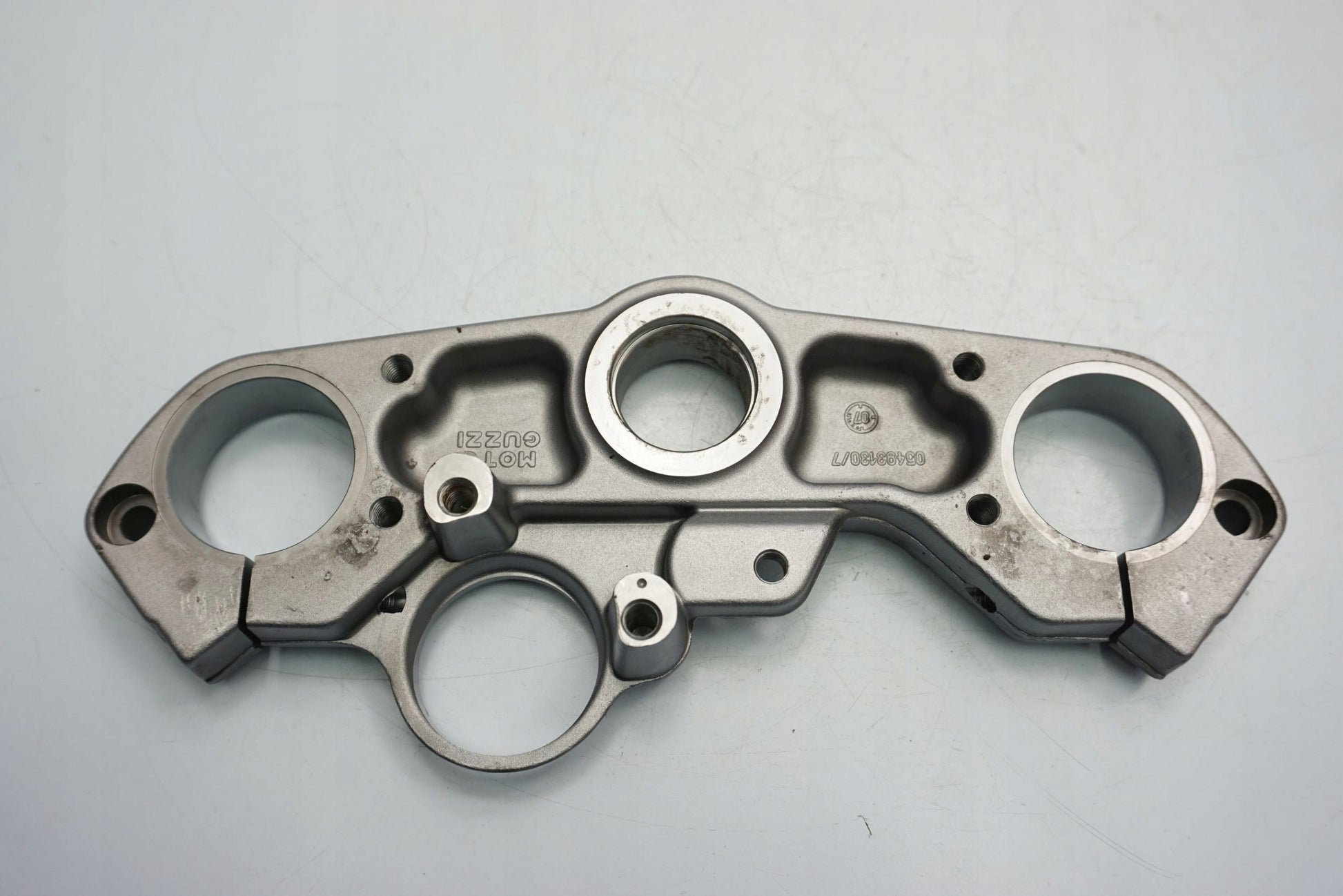 MOTO GUZZI 1200 SPORT V4 06-13 obere Gabelbrücke Triple Clamp oben 3