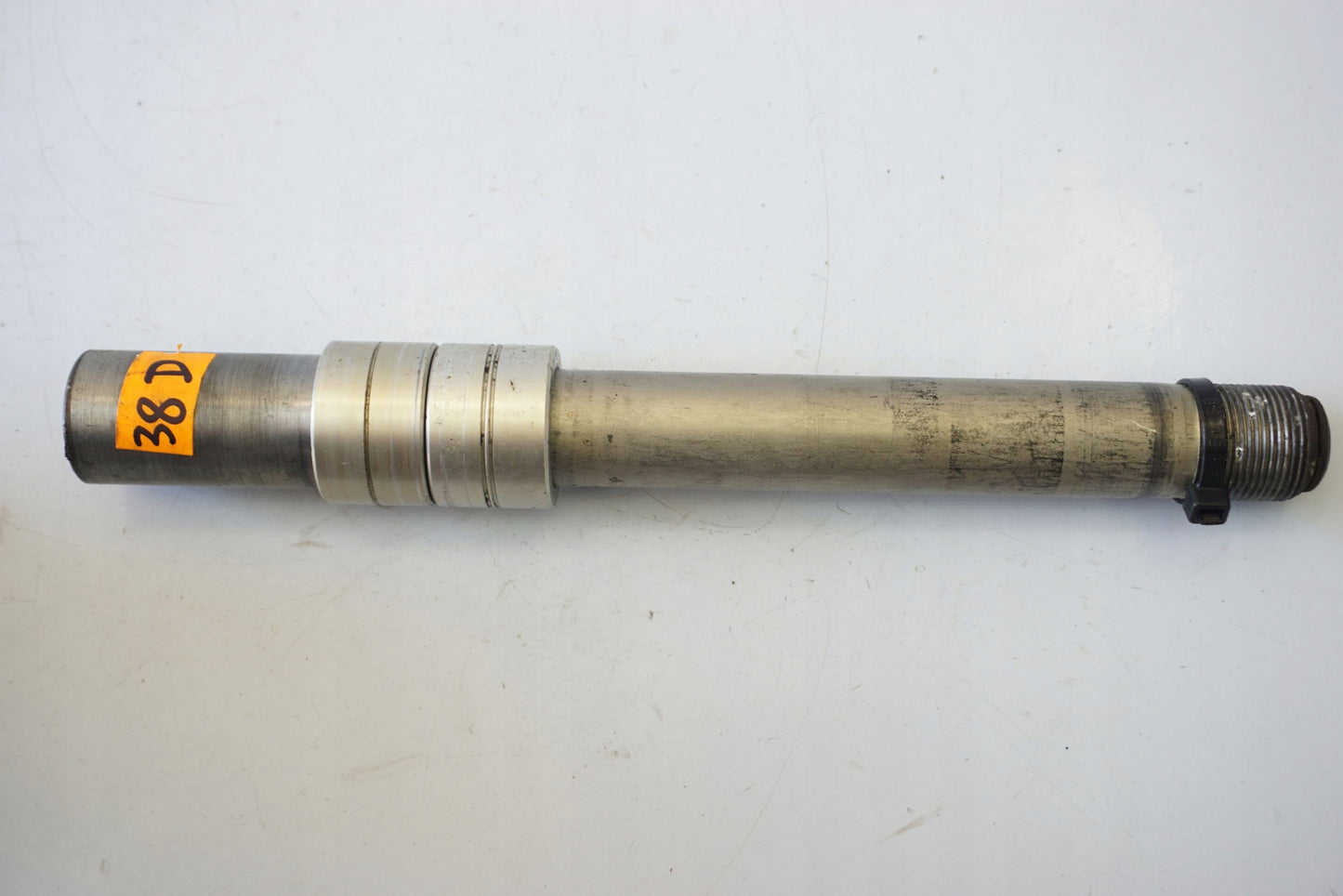 TRIUMPH SPRINT ST 1050 05-10 Vorderachse Achse vorne Radachse front axle