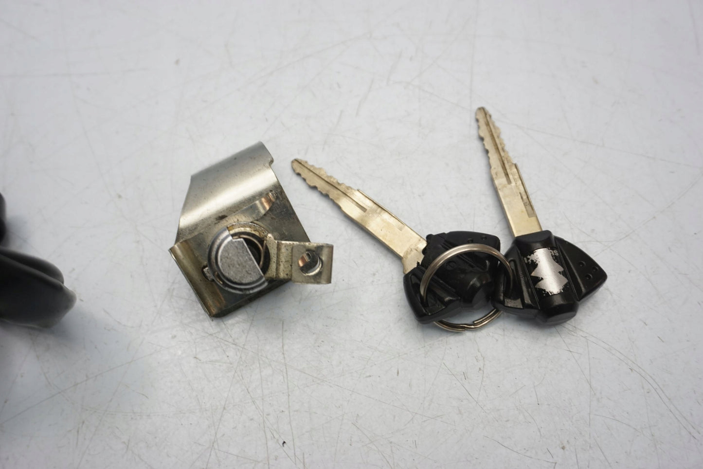 SUZUKI GSX-R 600 750 K8 K9 L0 Schlosssatz Zündschloss Lock Set