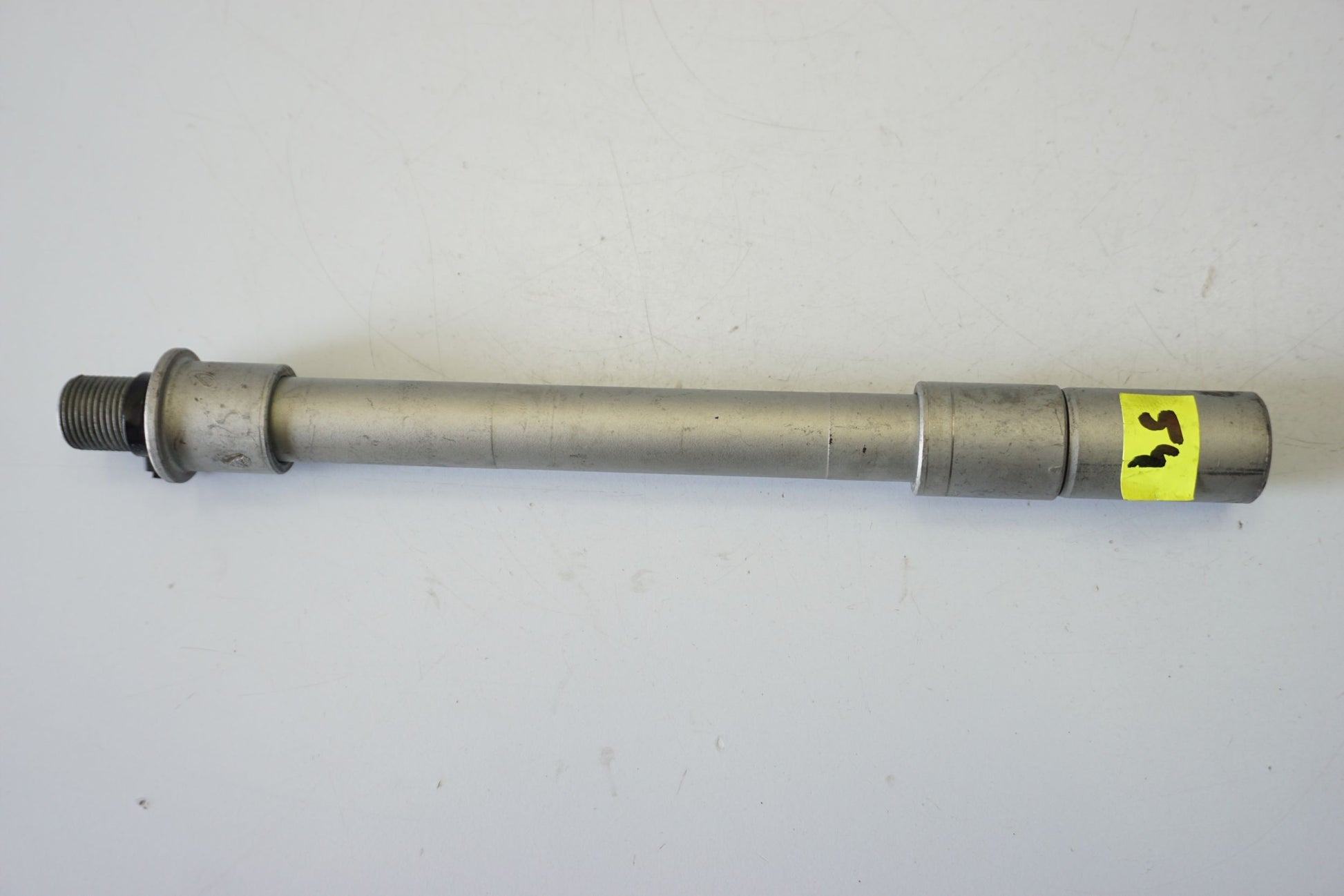MOTO GUZZI V9 ROAMER Vorderachse Achse vorne Radachse front axle 4