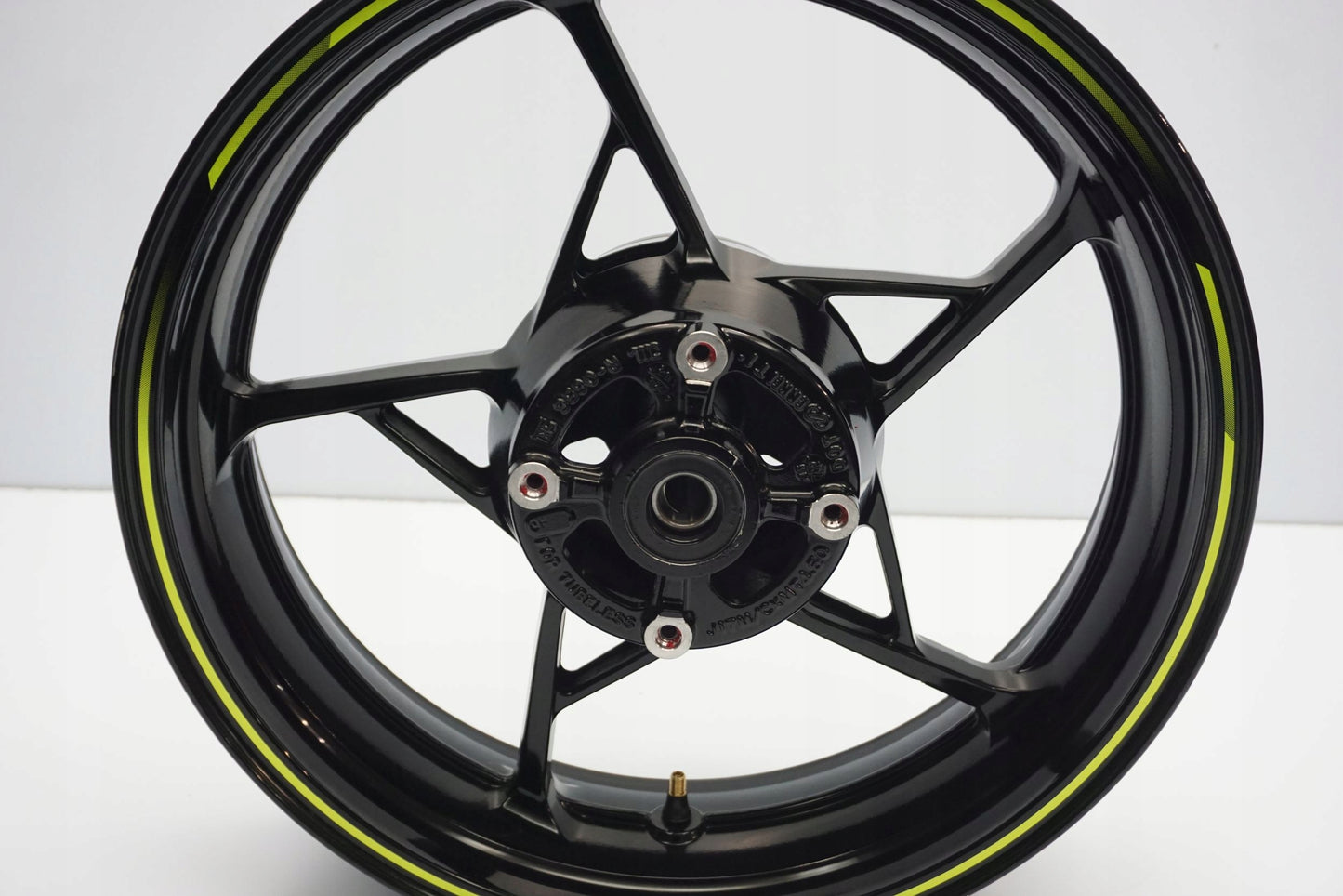 KAWASAKI Z 650 20- Felge hinten Wheel Hinterrad 9