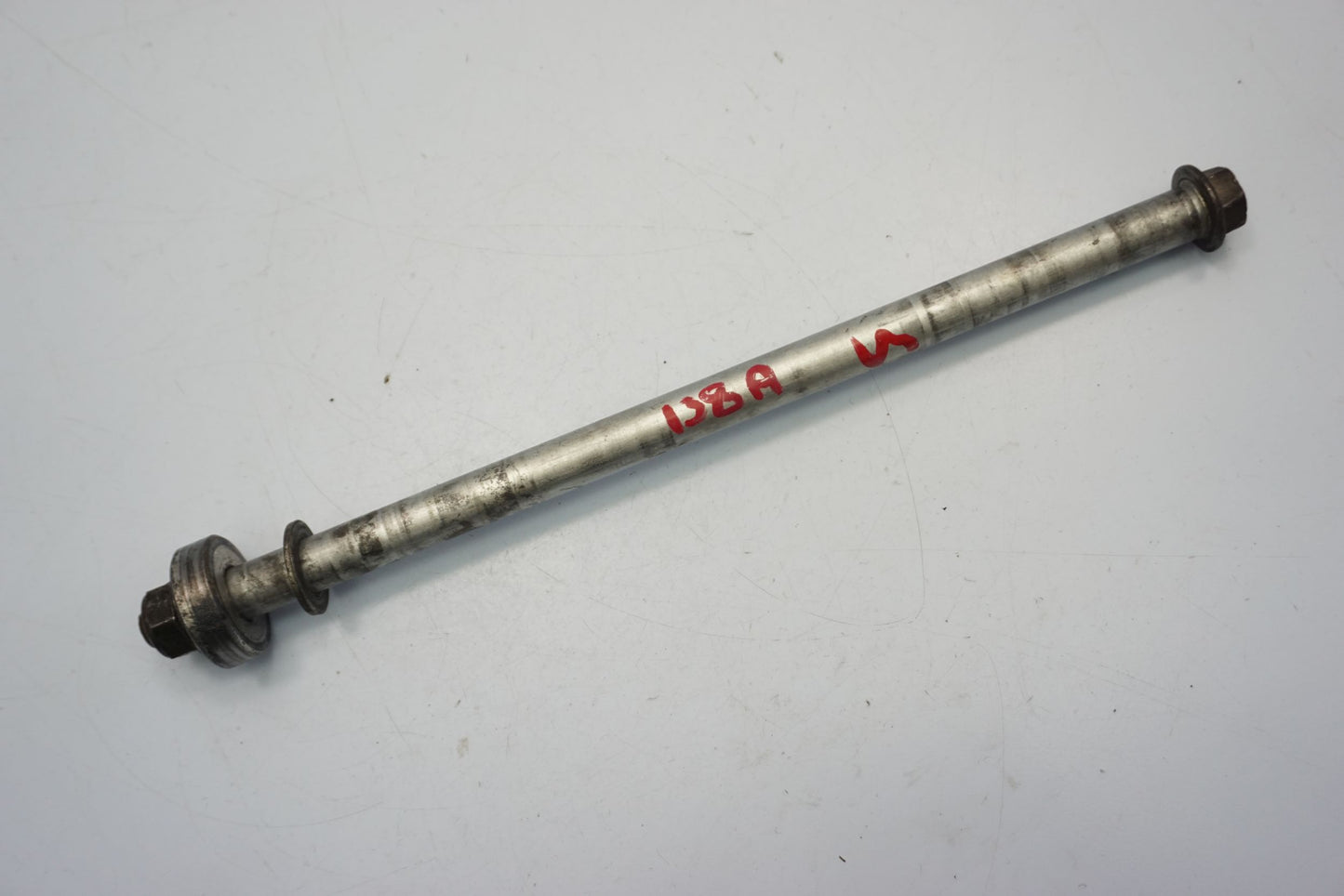 YAMAHA XJ6 DIVERSION N 09-16 Hinterachse Achse hinten Radachse rear axle