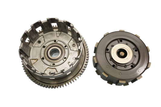 SUZUKI GSR 750 11-16 Kupplung Kupplungskorb Clutch