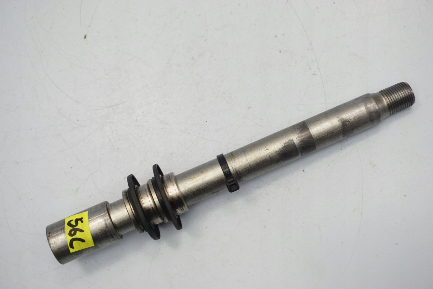 YAMAHA MT-01 1700 05-12 Vorderachse Achse vorne Radachse front axle