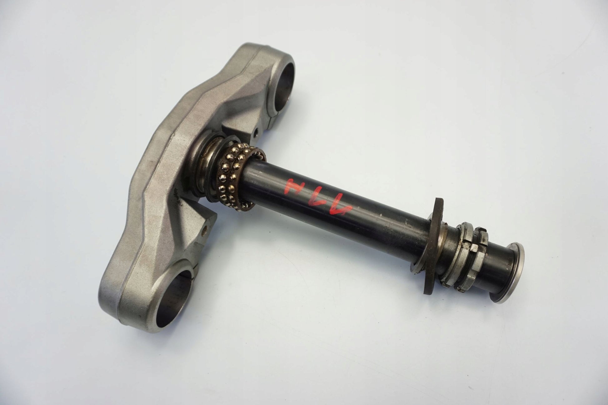 MOTO GUZZI BREVA V 1100 untere Gabelbrücke Triple Clamp unten 3