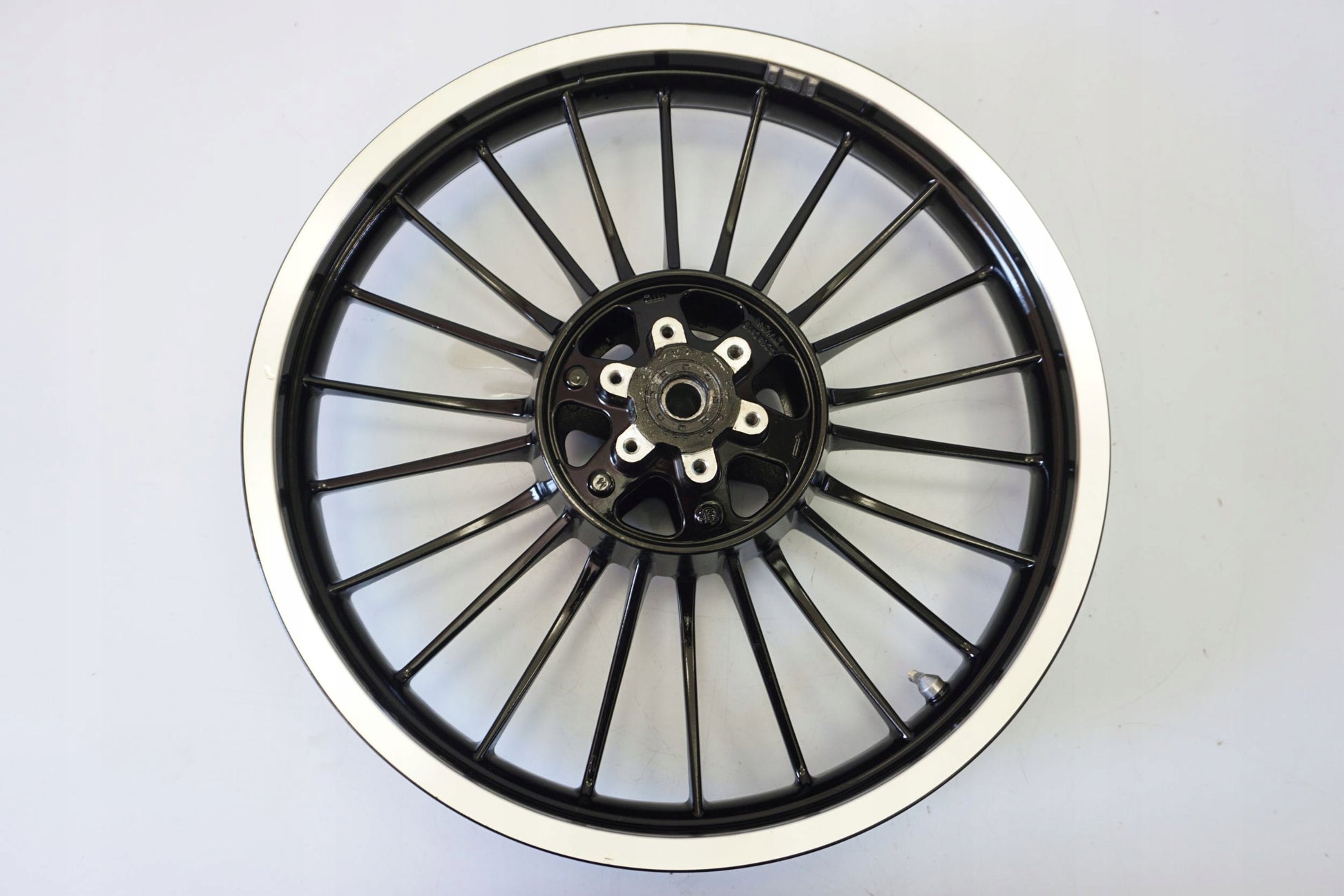 MOTO GUZZI V9 ROAMER Felge vorne Wheel Vorderrad 2