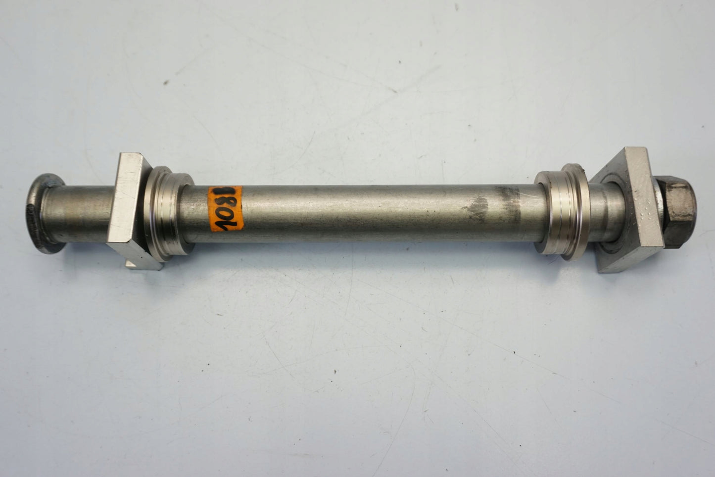 YAMAHA MT-01 1700 05-12 Hinterachse Achse hinten Radachse rear axle