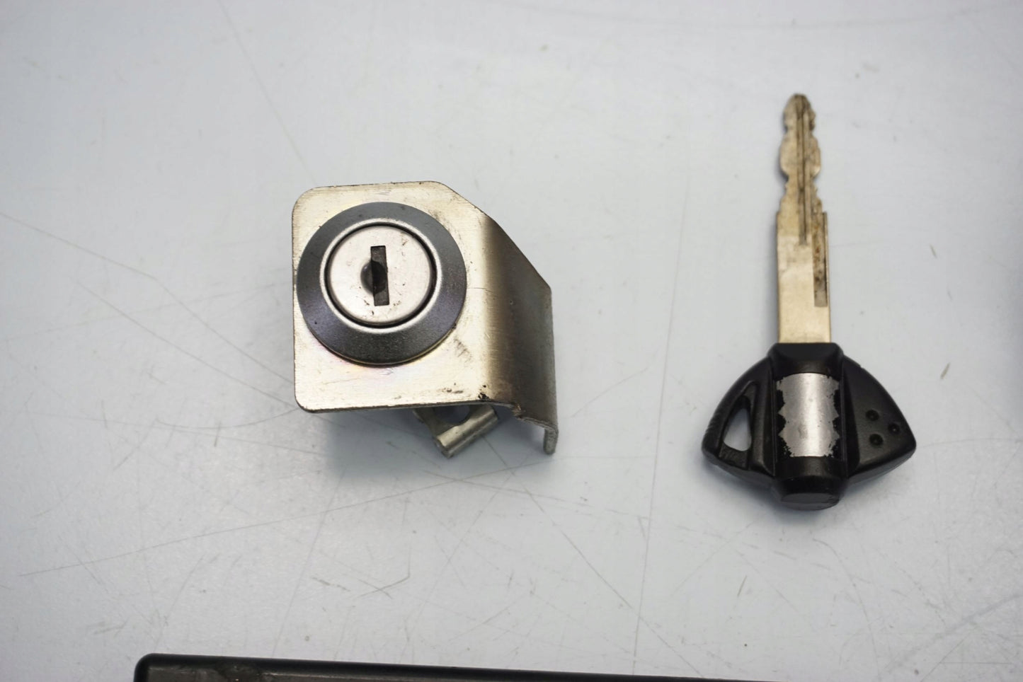 SUZUKI GSX-R 600 750 K8 K9 L0 Schlosssatz Zündschloss Lock Set