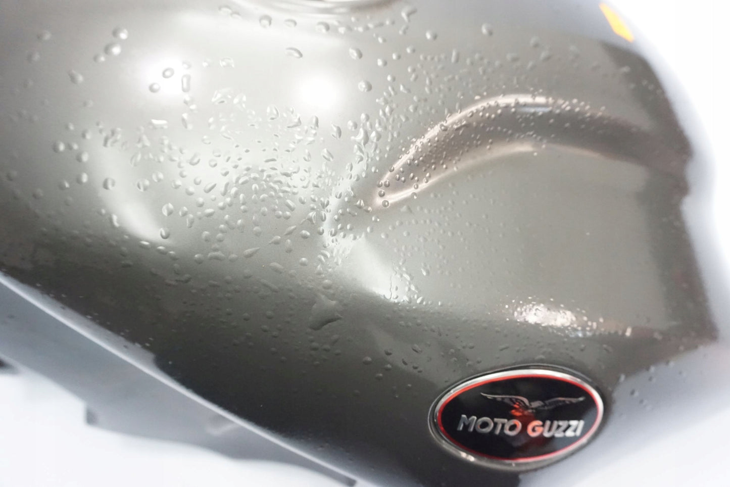 MOTO GUZZI BREVA V 1100 Kraftstofftank Benzintank Fuel Tank 12