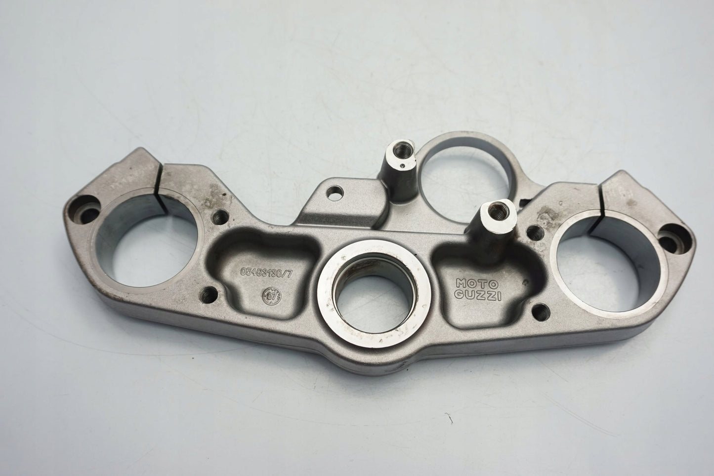 MOTO GUZZI 1200 SPORT V4 06-13 obere Gabelbrücke Triple Clamp oben 2