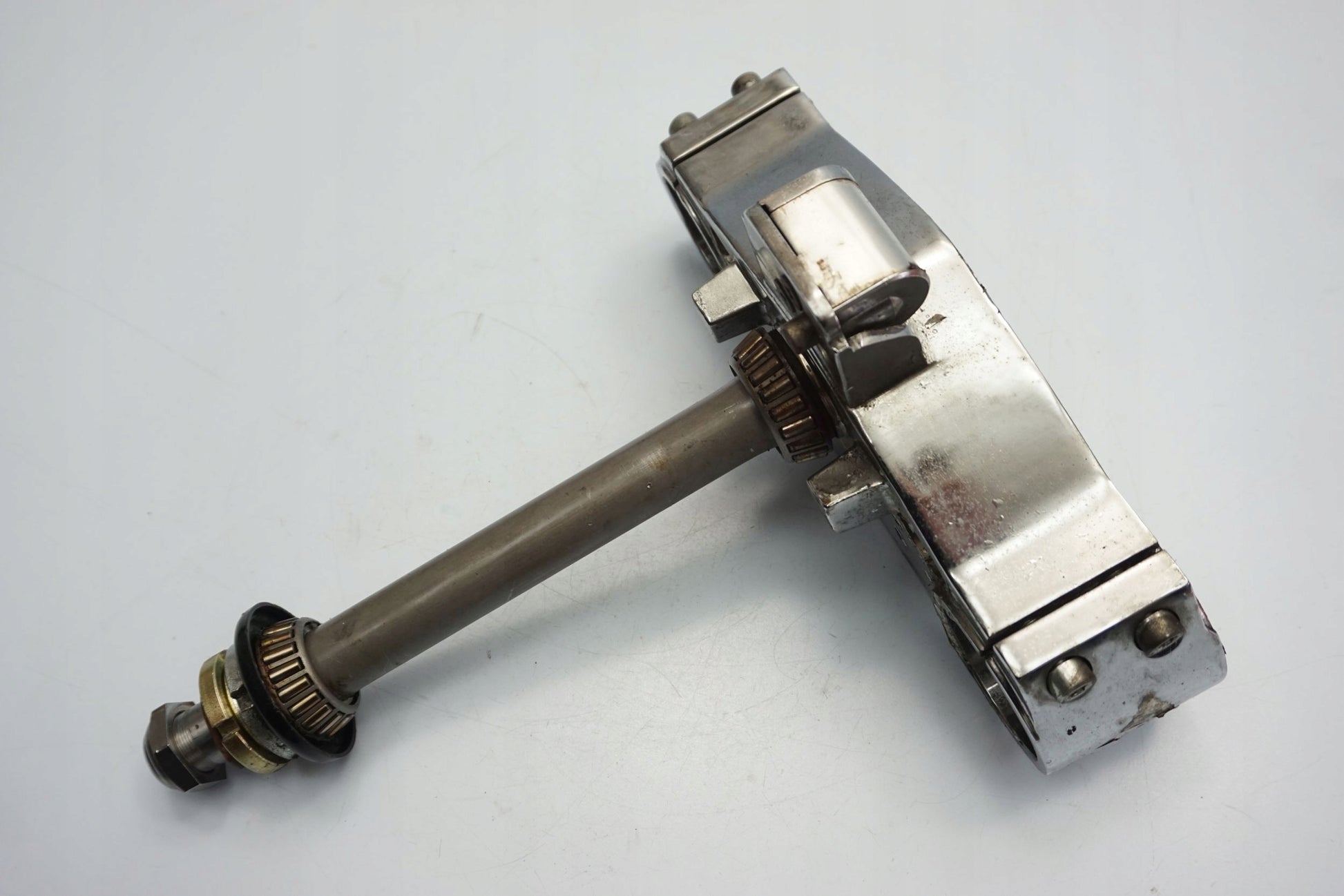 HYOSUNG GV 650 AQUILA 05-11 untere Gabelbrücke Triple Clamp unten 9