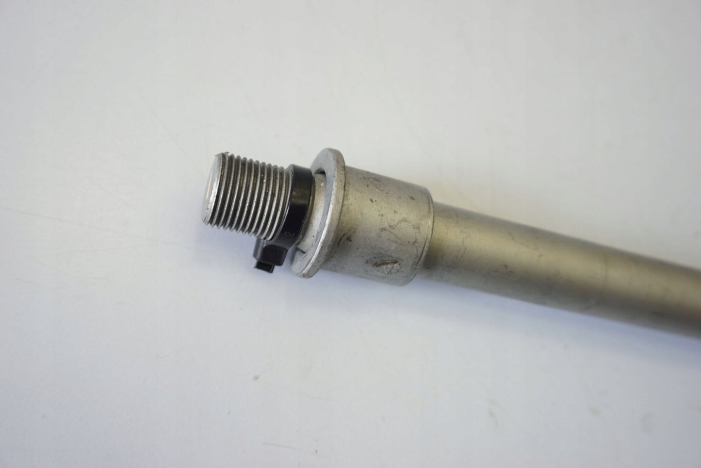 MOTO GUZZI V9 ROAMER Vorderachse Achse vorne Radachse front axle 3