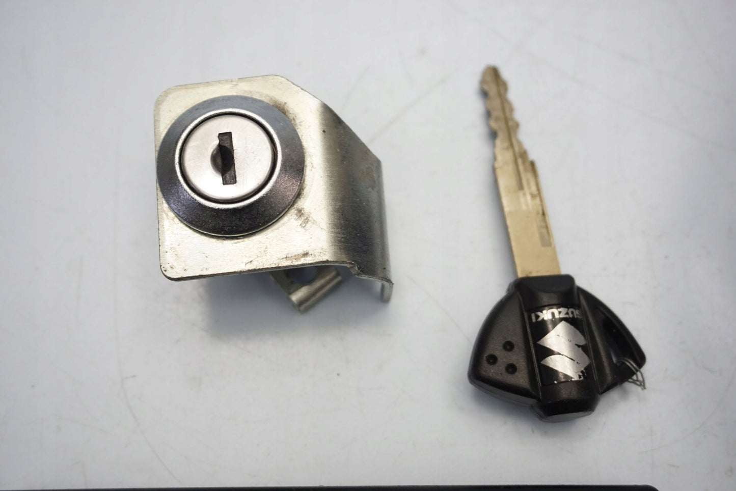 SUZUKI GSX-R 600 750 K8 K9 L0 Schlosssatz Zündschloss Lock Set