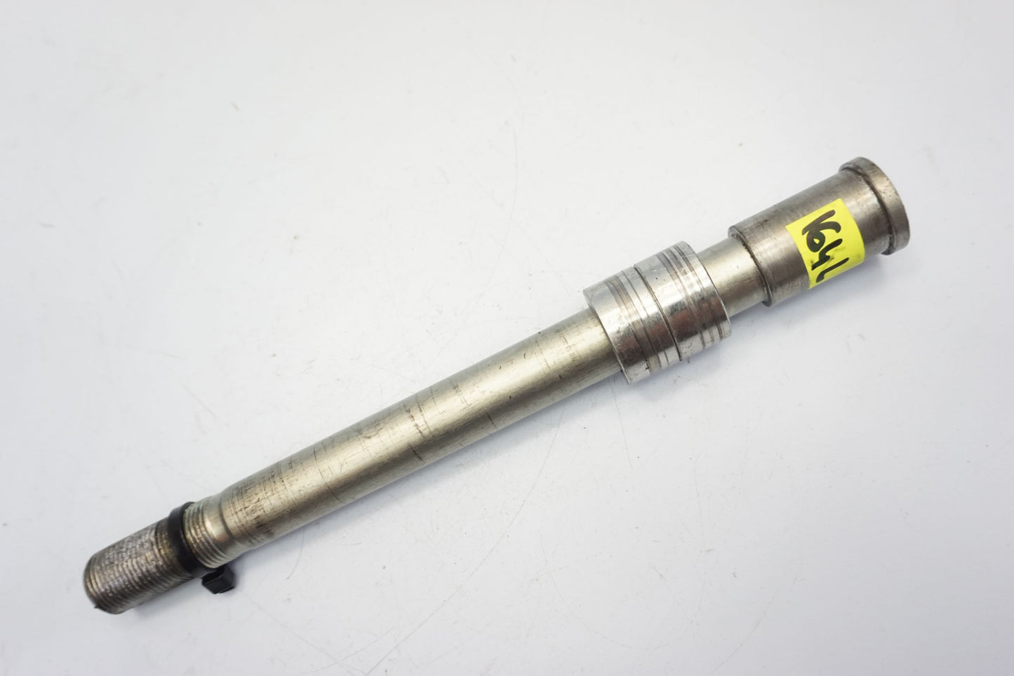 KAWASAKI Z-800 13-17 Vorderachse Achse vorne Radachse front axle 3